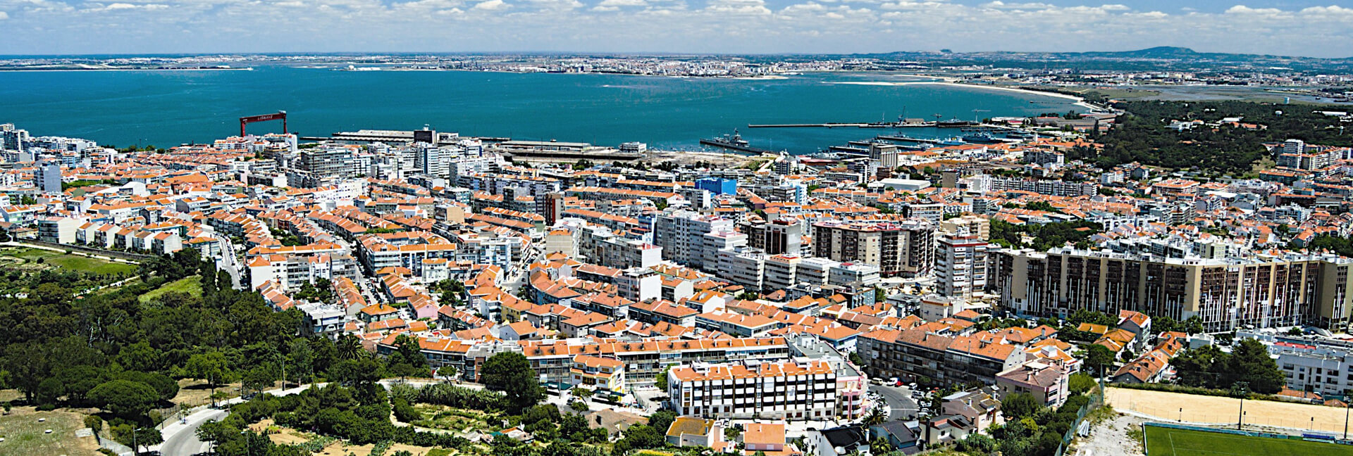 bh.mudancas-almada-vista-aerea vista aérea de almada para mudanças de casa