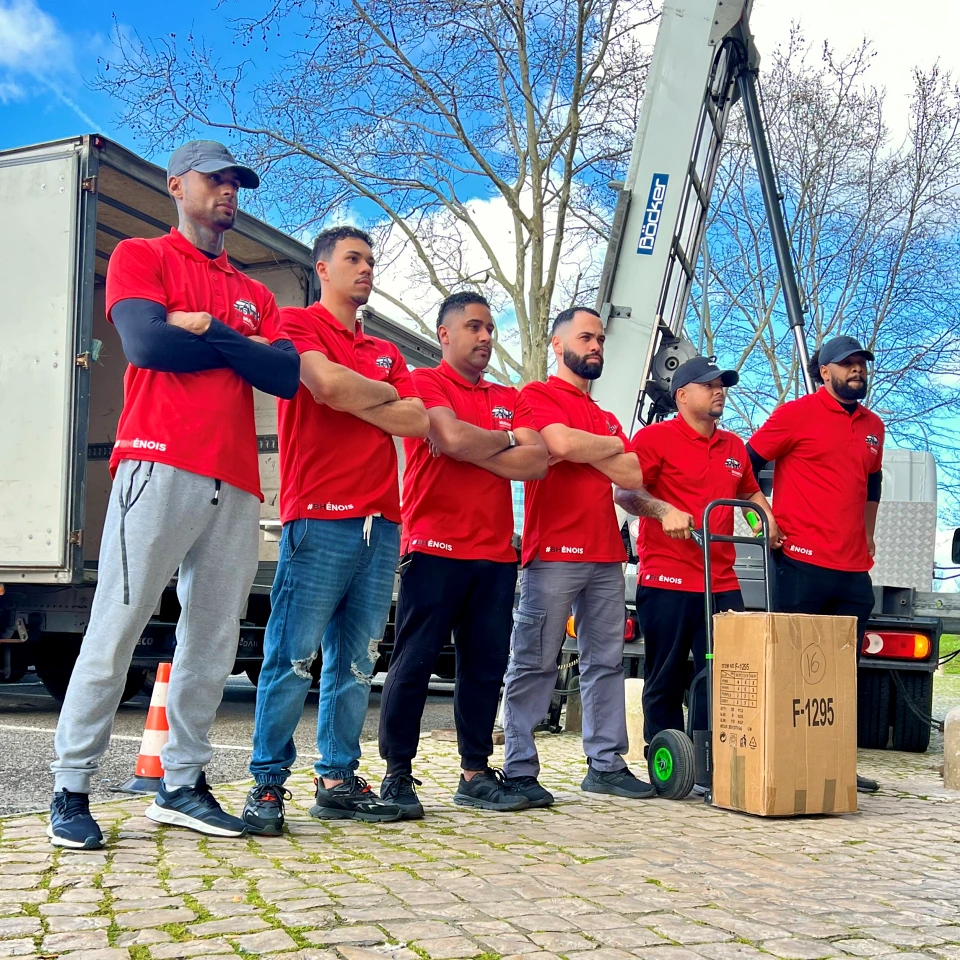 BH Mudanças team ready for Removals Porto